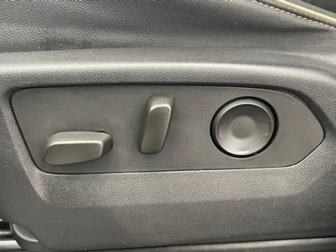 Used 2023 Chevrolet Suburban Premier image 12