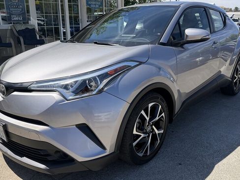 Used 2018 Toyota C-HR XLE FWD image 1