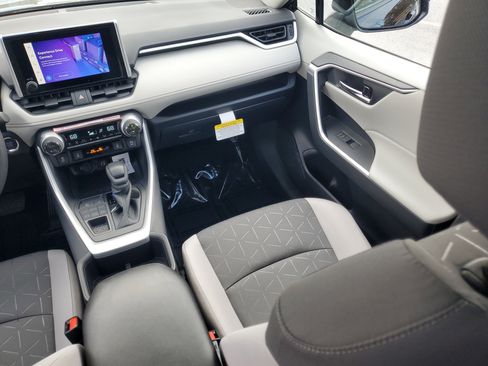 Used 2025 Toyota RAV4 XLE image 16