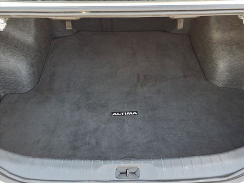 Used 2025 Nissan Altima 2.5 SV FWD image 4
