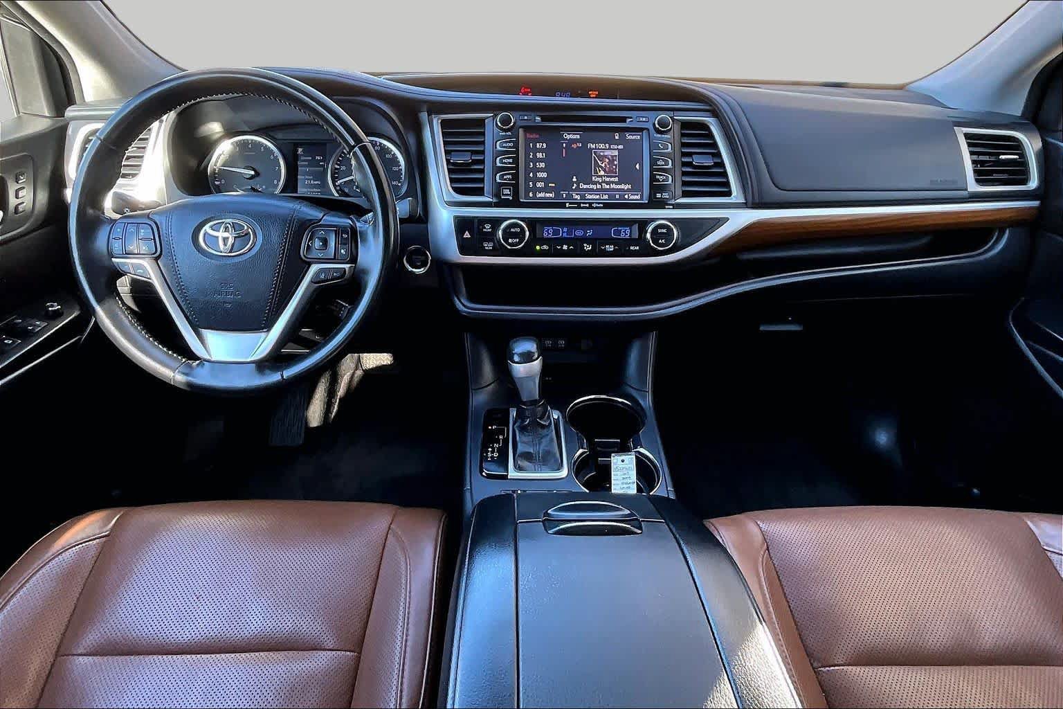 Used 2017 Toyota Highlander Limited FWD image 16