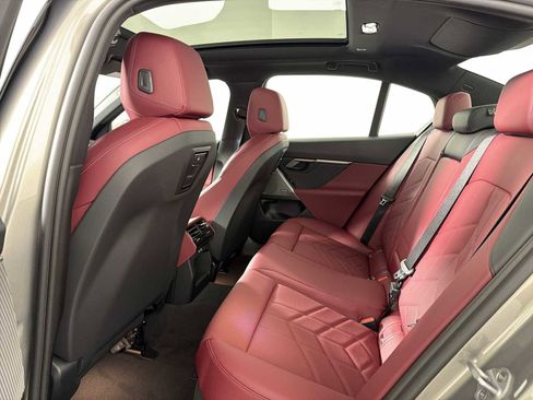 New 2026 BMW i5 eDrive40 image 18