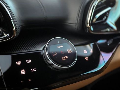 Certified 2024 Ferrari Purosangue Base image 32