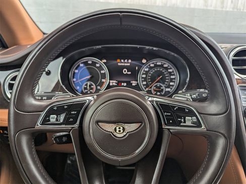Used 2019 Bentley Bentayga image 22