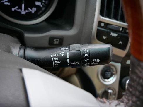 Used 2015 Toyota Land Cruiser image 56