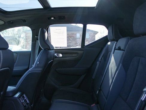 Used 2025 Volvo XC40 B5 Plus image 33
