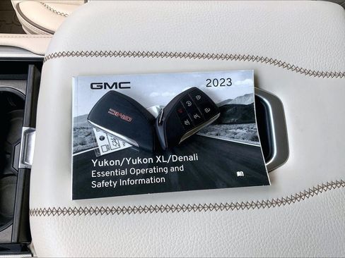 Used 2023 GMC Yukon XL Denali w/ Denali Reserve Package AWD/4WD image 12