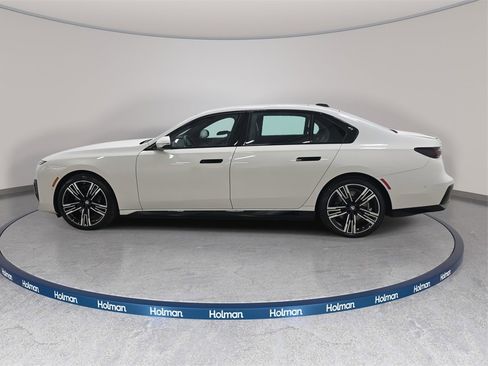 Used 2023 BMW i7 xDrive60 w/ Parking Assistance Package image 9
