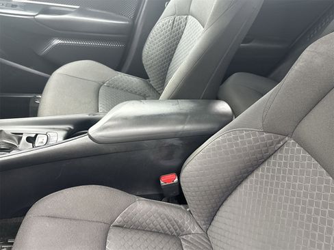 Used 2021 Toyota C-HR LE image 31