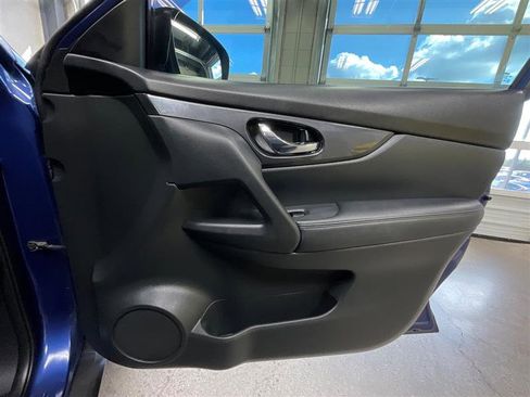 Used 2017 Nissan Rogue S image 22