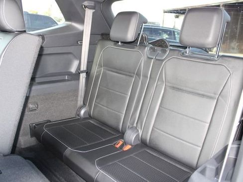 Used 2021 Volkswagen Tiguan SE R-Line FWD image 40