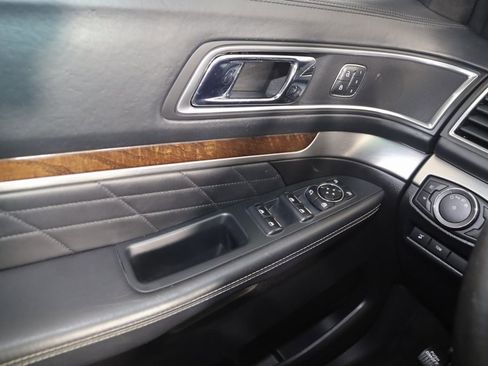 Used 2016 Ford Explorer Platinum image 33
