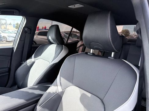 Used 2025 Toyota Camry SE w/ Convenience Package FWD image 10