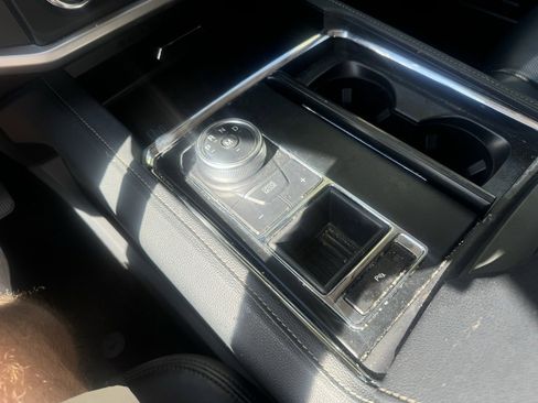 Used 2023 Ford Expedition XLT image 26