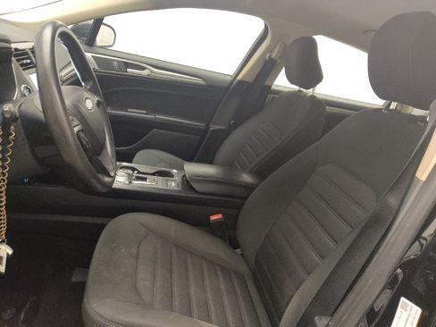 Used 2020 Ford Fusion SE FWD image 17