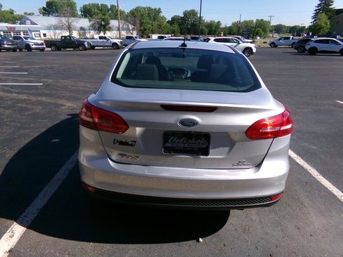 Used 2016 Ford Focus SE FWD image 4