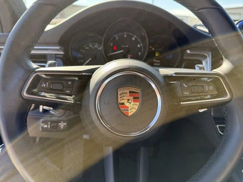 Used 2025 Porsche Macan image 17