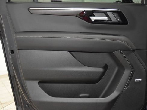 New 2025 Chevrolet Suburban Premier image 44