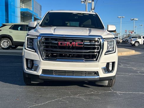 Used 2023 GMC Yukon XL SLT w/ SLT Premium Package image 2