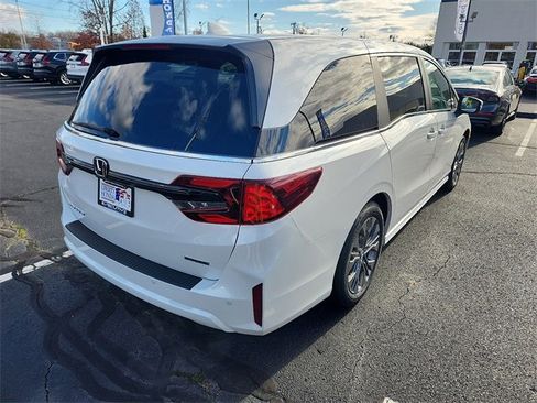 New 2026 Honda Odyssey Touring image 6