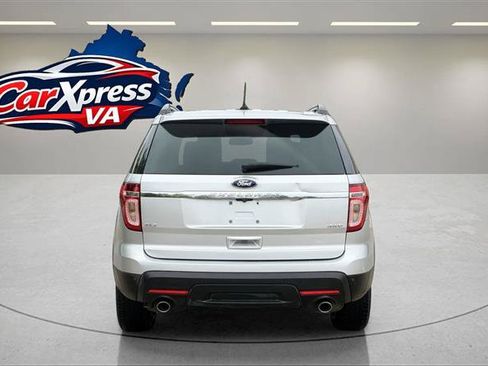 Used 2015 Ford Explorer XLT w/ Equipment Group 202B AWD/4WD image 10