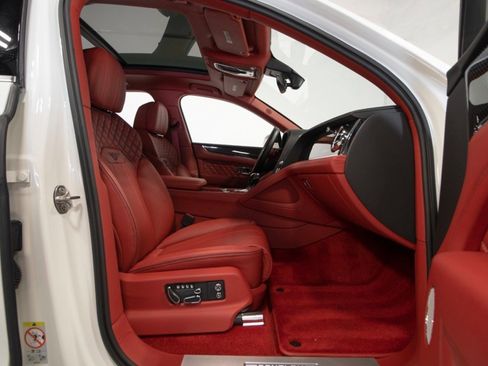 Used 2022 Bentley Bentayga image 52