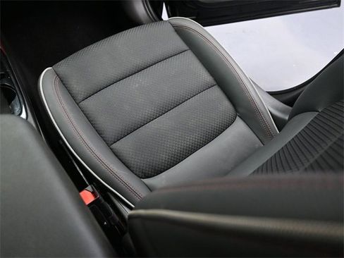 Used 2021 Chevrolet TrailBlazer RS w/ Technology Package image 12