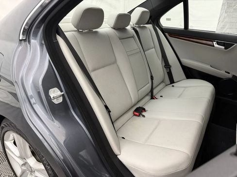 Used 2011 Mercedes-Benz C 300 4MATIC Sedan image 23