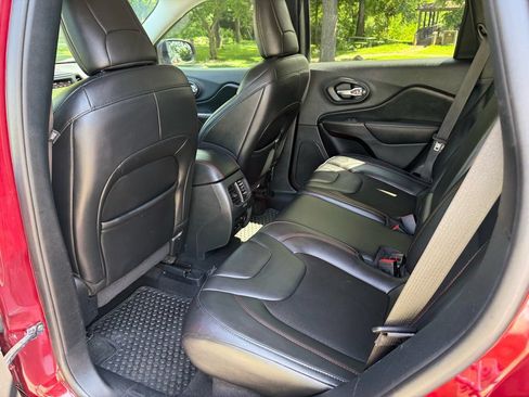 Used 2020 Jeep Cherokee Trailhawk AWD/4WD image 33