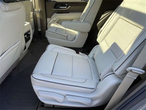 New 2026 GMC Yukon Denali w/ Denali Reserve Package image 9