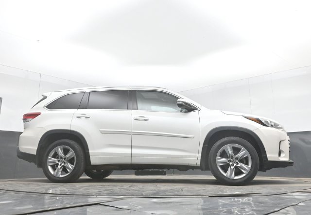 Used 2017 Toyota Highlander Limited AWD/4WD image 35