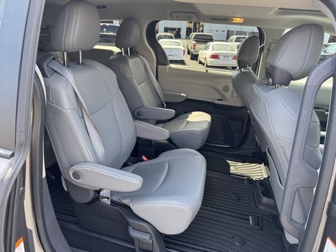 Used 2024 Toyota Sienna XLE image 28