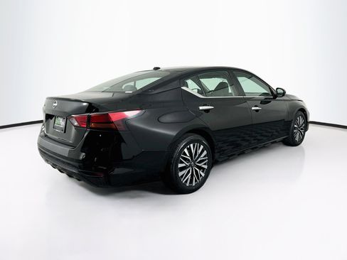 Used 2025 Nissan Altima 2.5 SV FWD image 9