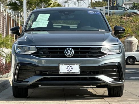 Certified 2022 Volkswagen Tiguan SE R-Line image 9