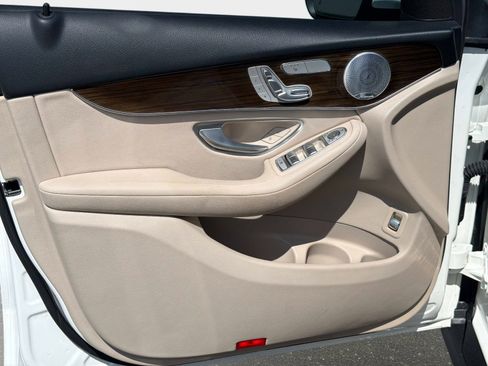 Used 2021 Mercedes-Benz GLC 300 image 16
