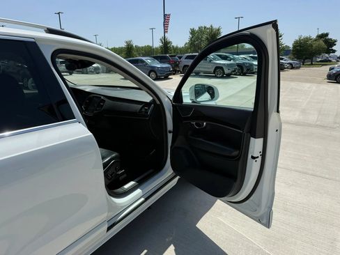 Used 2018 Volvo XC90 T6 Momentum w/ Momentum Plus Package AWD/4WD image 29