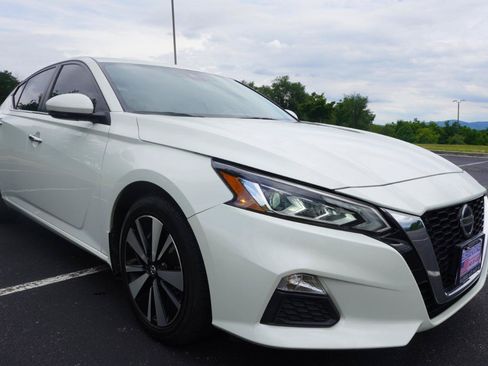 Used 2021 Nissan Altima 2.5 SV w/ SV Premium Package FWD image 3