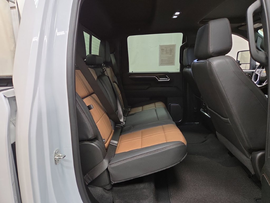 Used 2024 Chevrolet Silverado 2500 High Country w/ High Country Premium Package AWD/4WD image 11