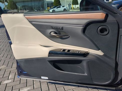 Used 2025 Lexus ES 350 w/ Premium Package image 31