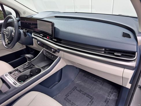 Used 2025 Kia Carnival SX Prestige FWD image 15