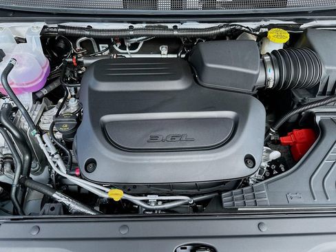 New 2027 Chrysler Pacifica LX FWD image 37