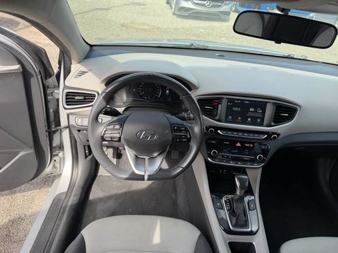Used 2017 Hyundai Ioniq SEL FWD image 11