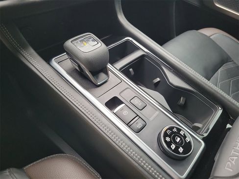 Used 2024 Nissan Pathfinder Platinum w/ Cargo Package image 33