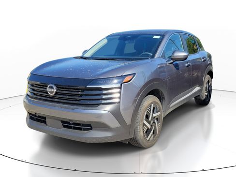 Used 2025 Nissan Kicks SV image 3