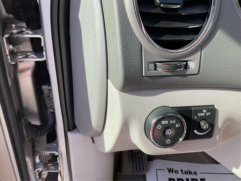 Used 2011 Buick Enclave CXL FWD image 17