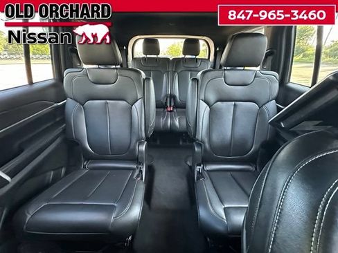 Used 2024 Jeep Grand Cherokee L Limited w/ Black Appearance Package AWD/4WD image 11
