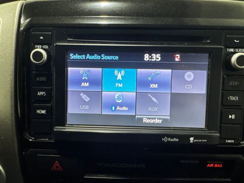 Used 2015 Toyota Tacoma SR5 w/ SR5 Package image 3