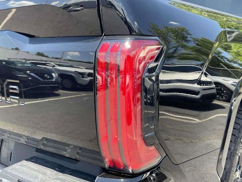 Used 2024 Toyota Tundra Platinum AWD/4WD image 17