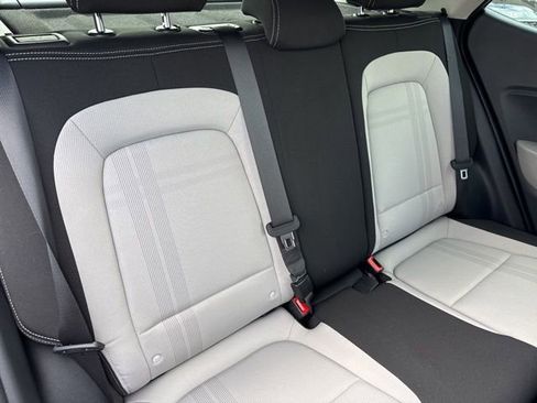 Used 2022 Hyundai Venue SEL image 24