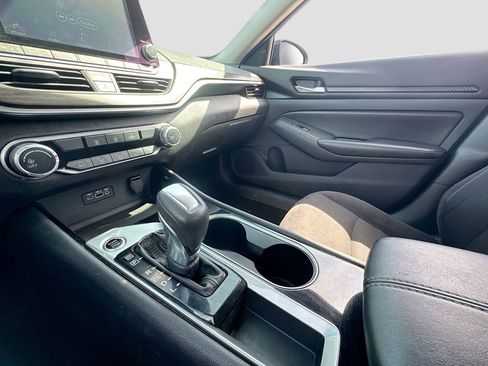 Used 2024 Nissan Altima 2.5 SV FWD image 25